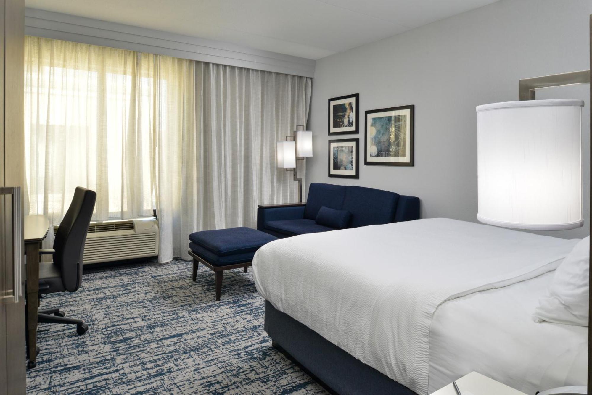 Отель Courtyard By Marriott Wilmington Downtown/Historic District Экстерьер фото
