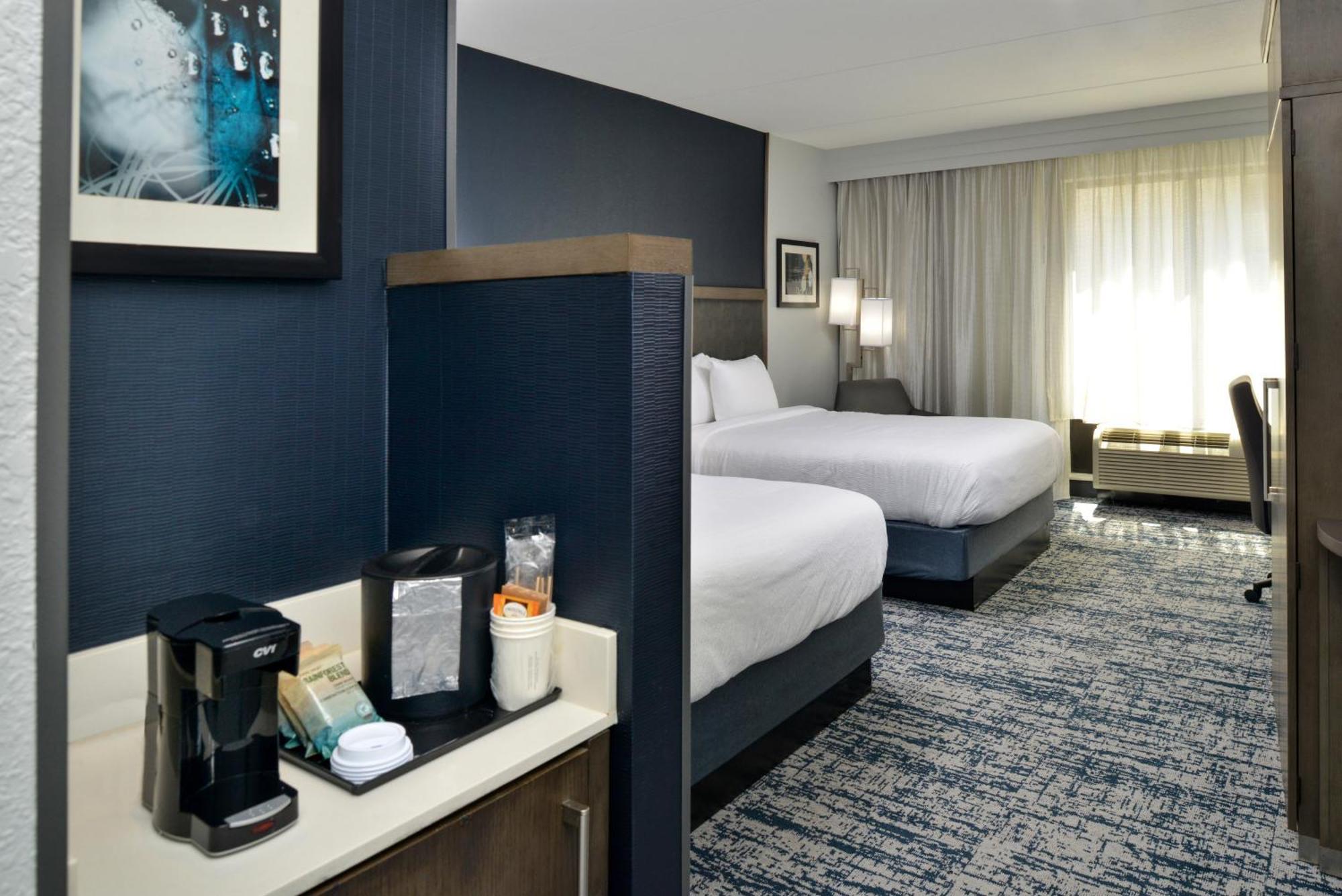 Отель Courtyard By Marriott Wilmington Downtown/Historic District Экстерьер фото
