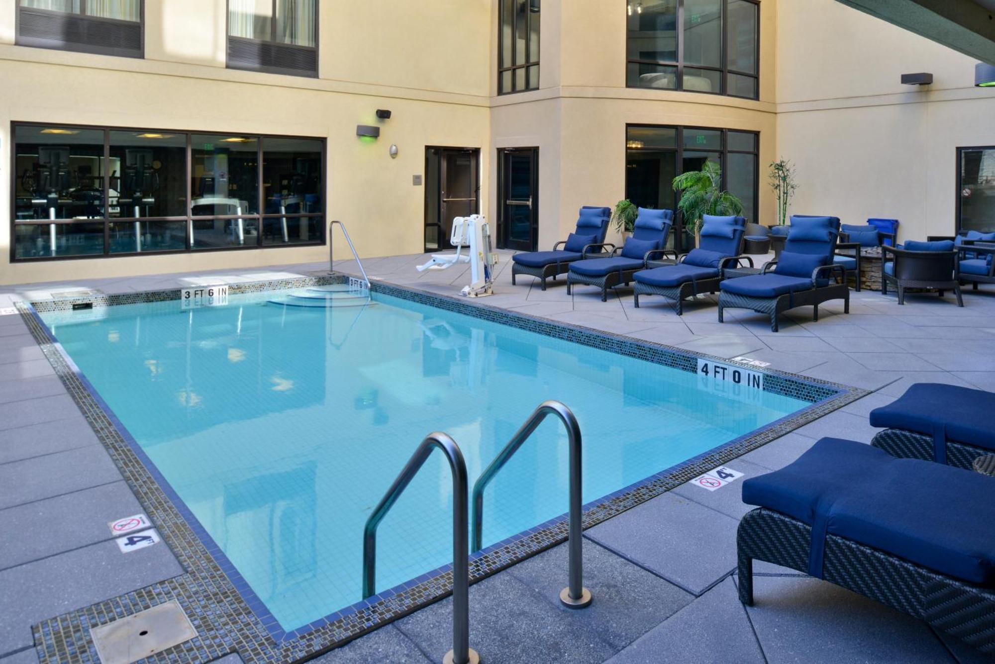 Отель Courtyard By Marriott Wilmington Downtown/Historic District Экстерьер фото