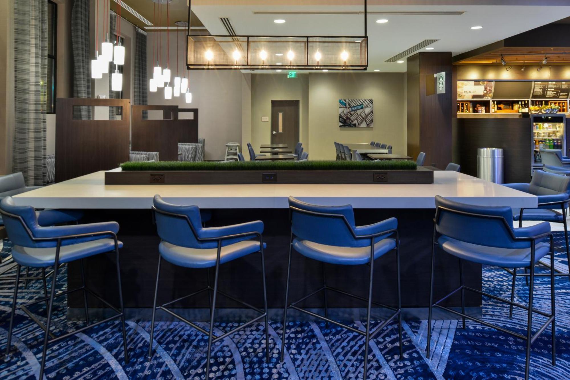 Отель Courtyard By Marriott Wilmington Downtown/Historic District Экстерьер фото