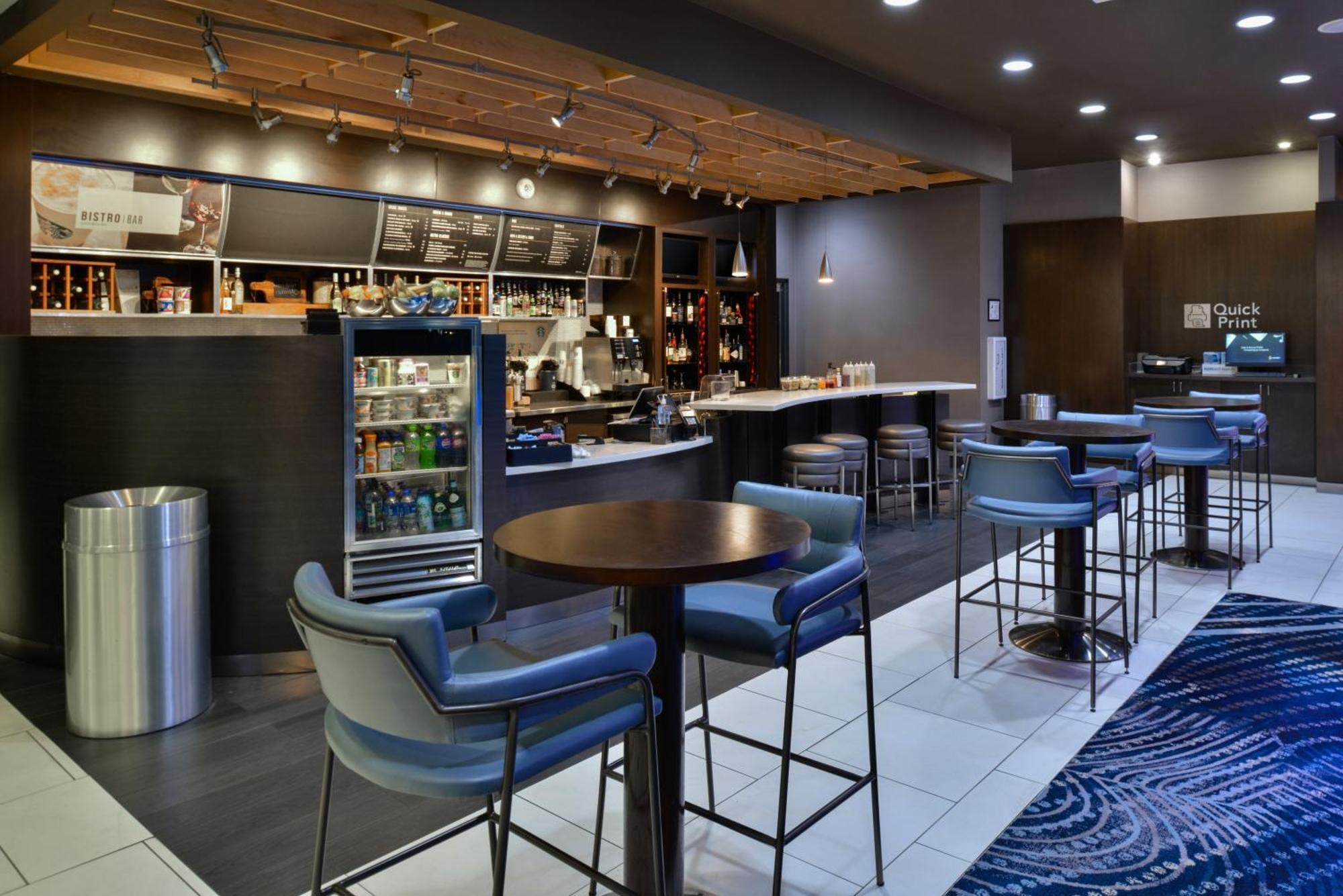 Отель Courtyard By Marriott Wilmington Downtown/Historic District Экстерьер фото