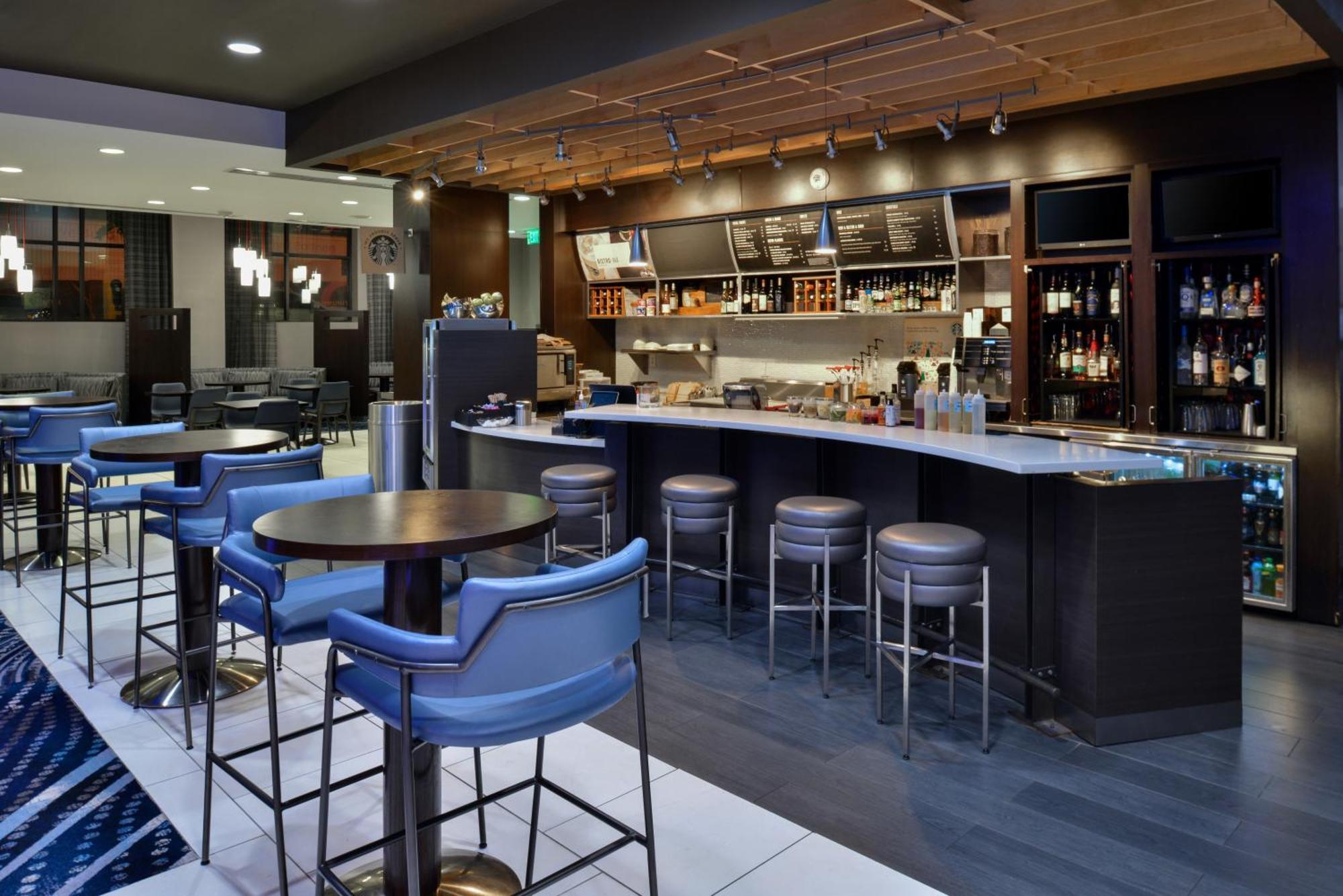 Отель Courtyard By Marriott Wilmington Downtown/Historic District Экстерьер фото