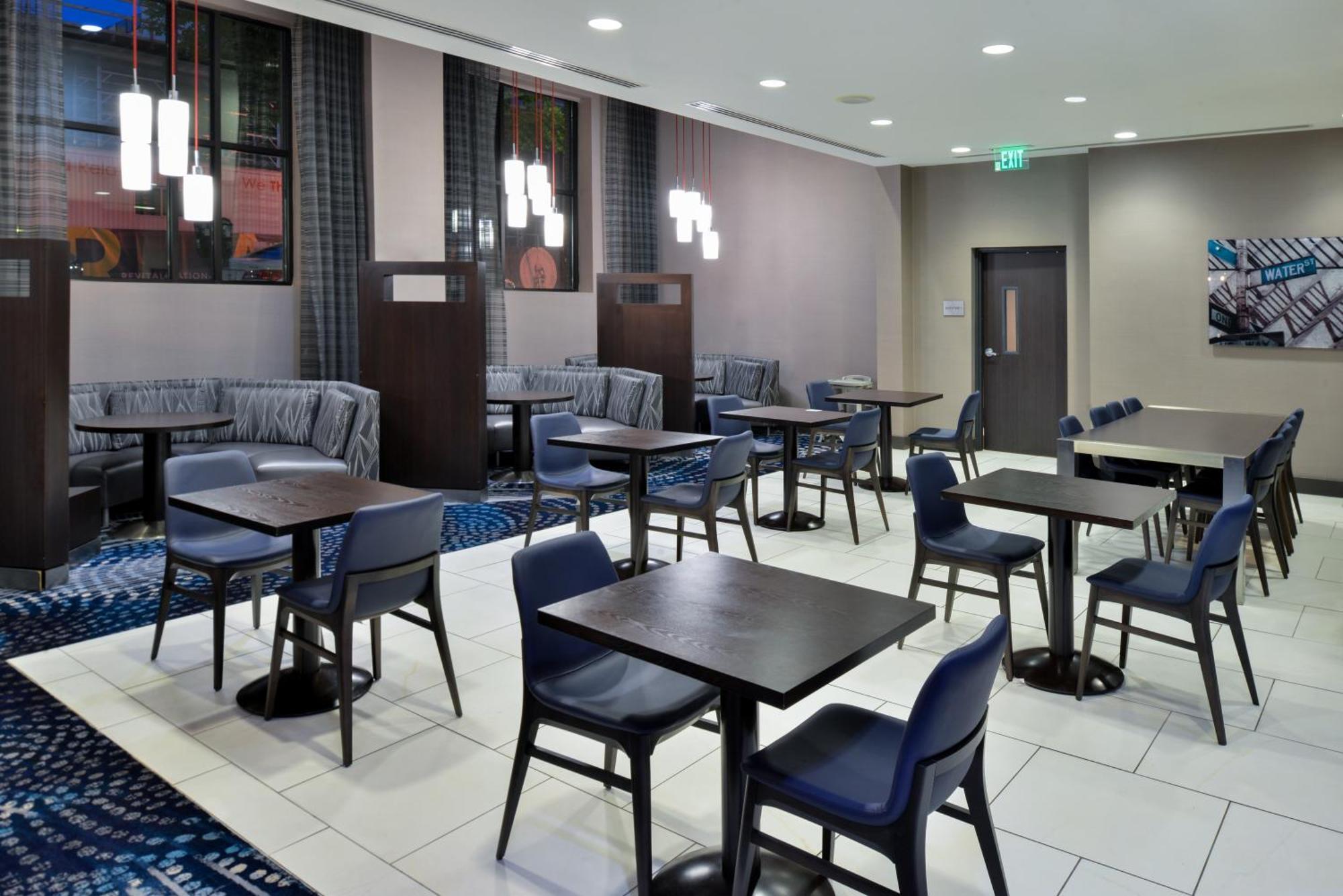 Отель Courtyard By Marriott Wilmington Downtown/Historic District Экстерьер фото