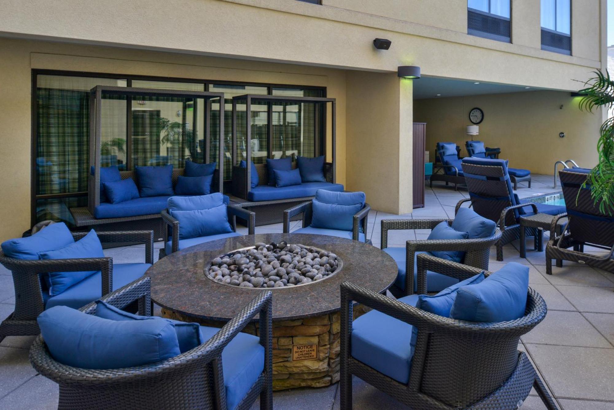 Отель Courtyard By Marriott Wilmington Downtown/Historic District Экстерьер фото