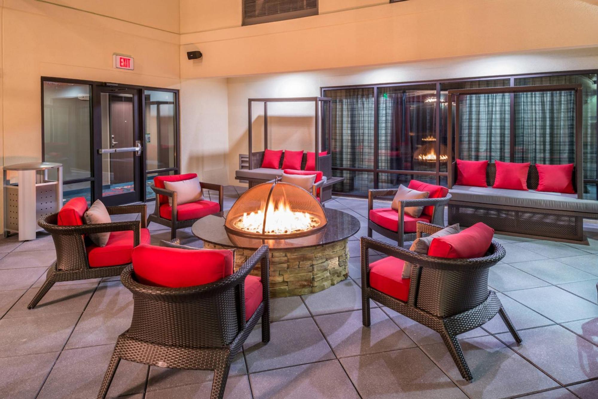Отель Courtyard By Marriott Wilmington Downtown/Historic District Экстерьер фото