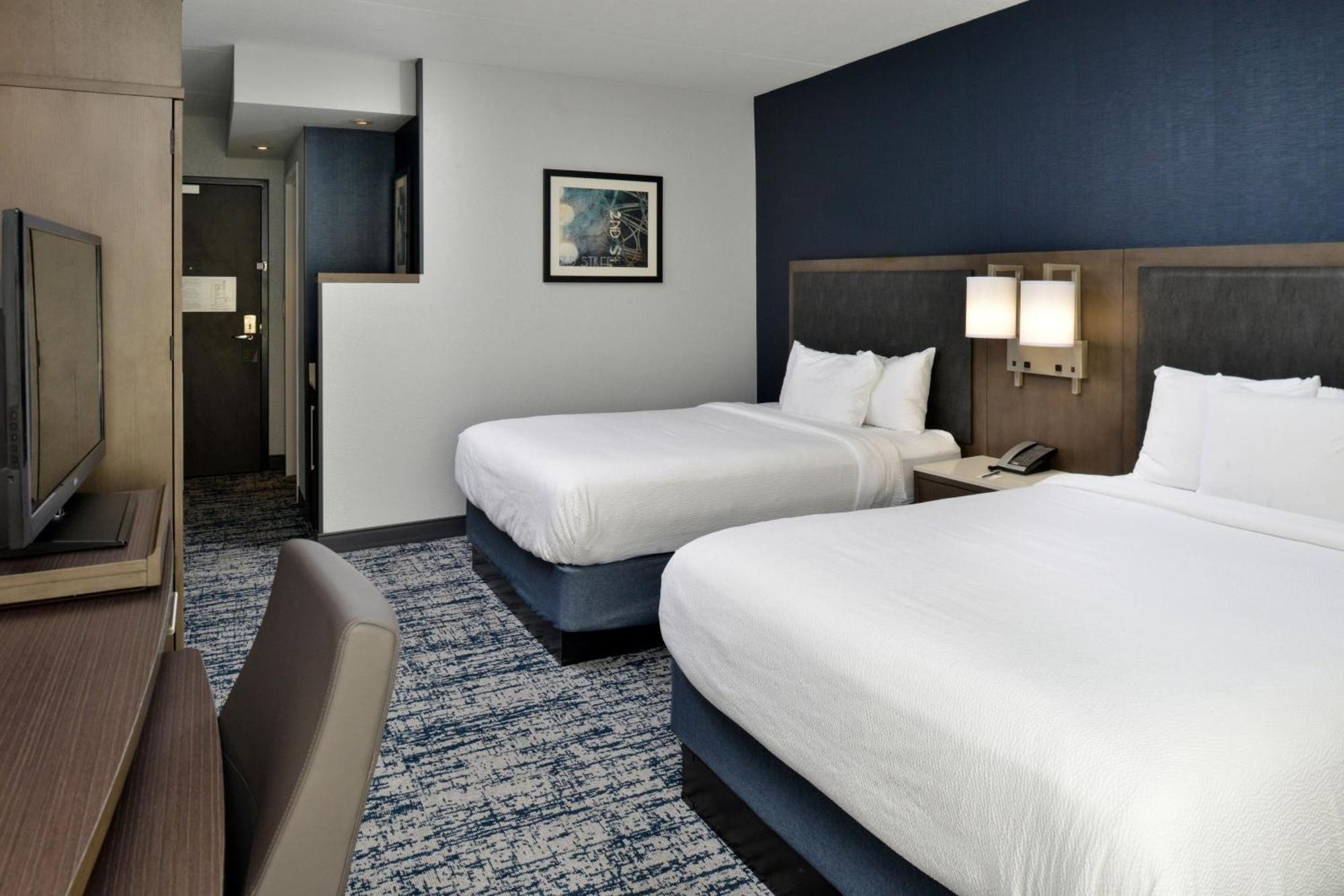 Отель Courtyard By Marriott Wilmington Downtown/Historic District Экстерьер фото